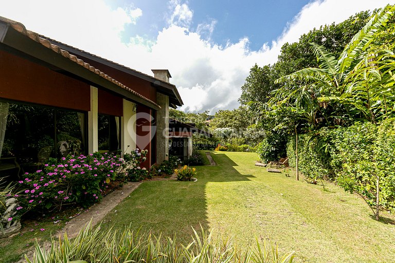 Casa con Piscina, Hidromasaje y Vista a las Montañas en el M