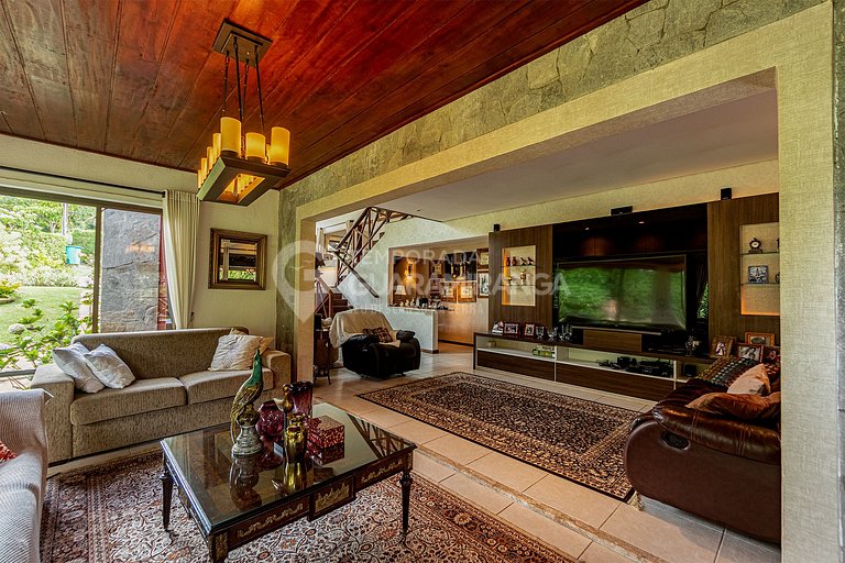 Casa com Piscina e Hidromassagem e vista para as montanhas n