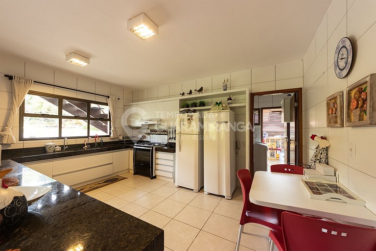 Casa com Piscina e Hidromassagem e vista para as montanhas n