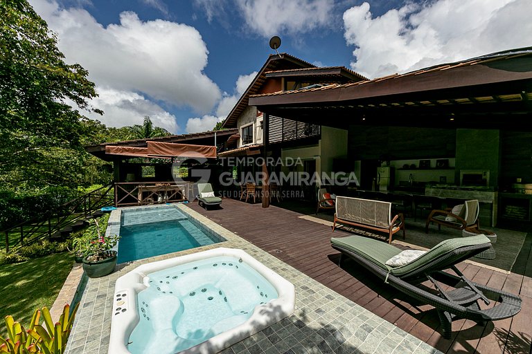 Casa com Piscina e Hidromassagem e vista para as montanhas n