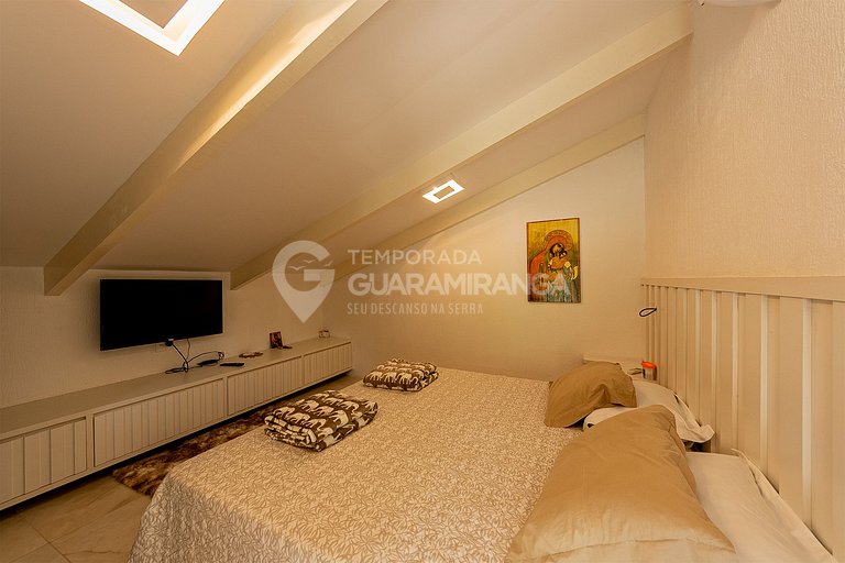 Casa con Piscina, Hidromasaje y Vista a las Montañas en el M