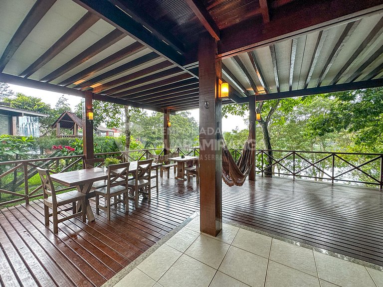 Loft de frente para lago no melhor condomínio de Guaramirang