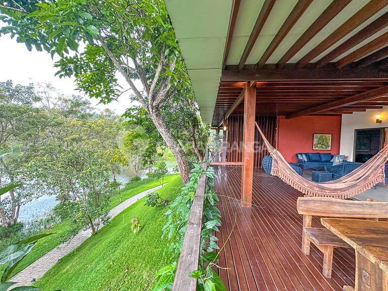 Loft de frente para lago no melhor condomínio de Guaramirang