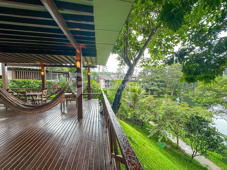 Loft de frente para lago no melhor condomínio de Guaramirang
