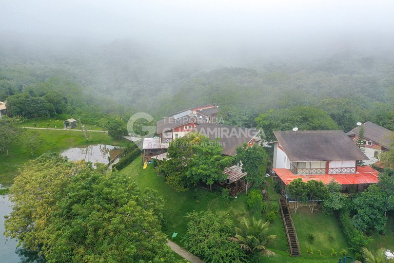 Loft de frente para lago no melhor condomínio de Guaramirang