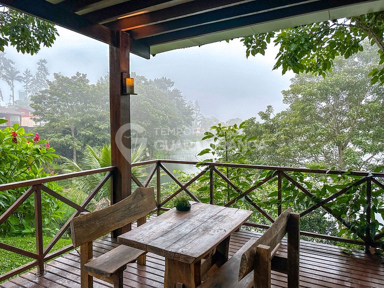 Loft de frente para lago no melhor condomínio de Guaramirang