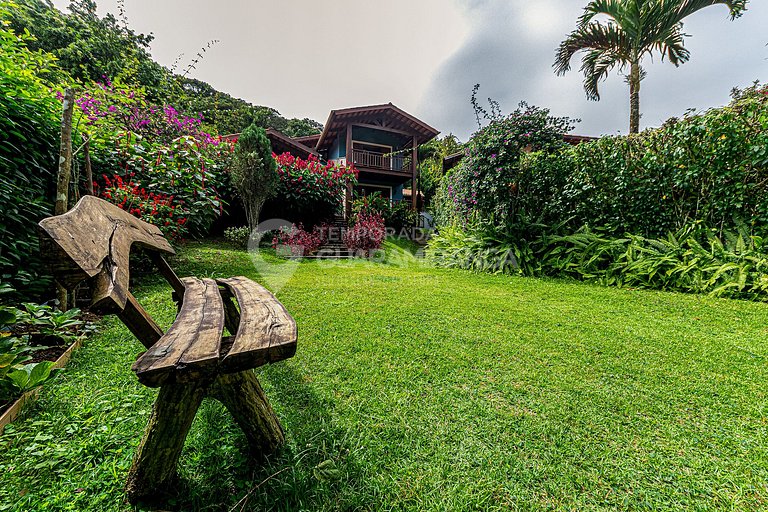 Linda casa com 4 suítes e hidromassagem aquecida em Guaramir