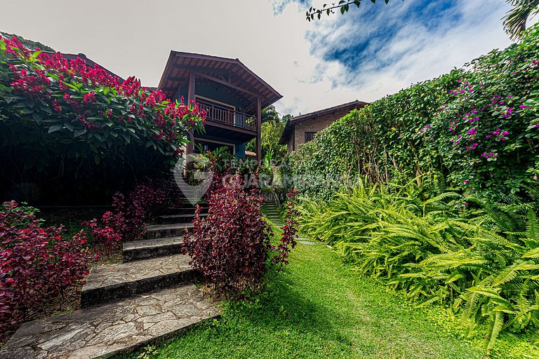 Linda casa com 4 suítes e hidromassagem aquecida em Guaramir