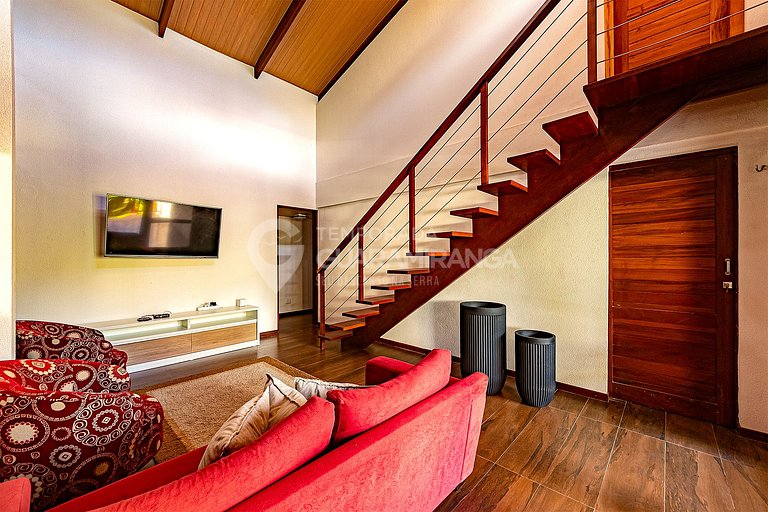 Linda casa com 4 suítes e hidromassagem aquecida em Guaramir