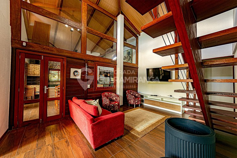 Beautiful House with 4 Suites and Heated Hot Tub in Guaramir