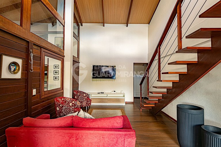 Linda casa com 4 suítes e hidromassagem aquecida em Guaramir