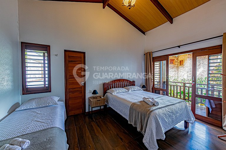 Linda casa com 4 suítes e hidromassagem aquecida em Guaramir