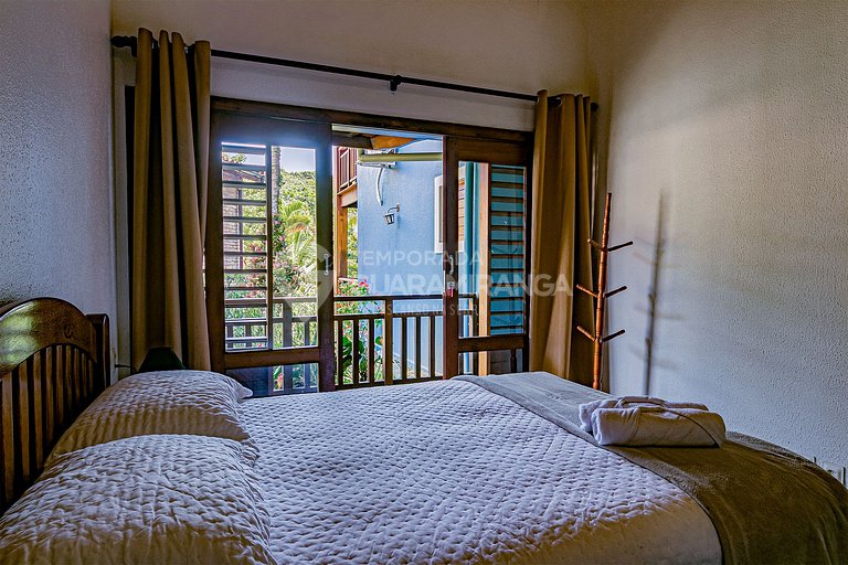 Linda casa com 4 suítes e hidromassagem aquecida em Guaramir