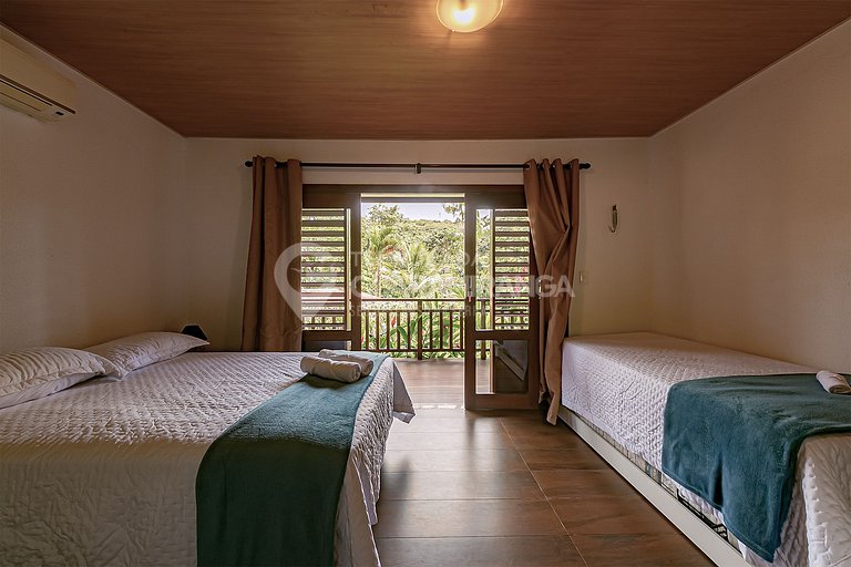 Linda casa com 4 suítes e hidromassagem aquecida em Guaramir