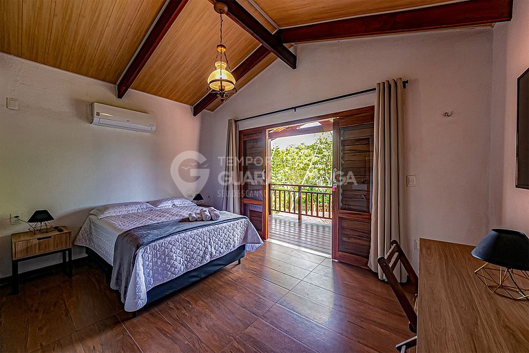 Linda casa com 4 suítes e hidromassagem aquecida em Guaramir