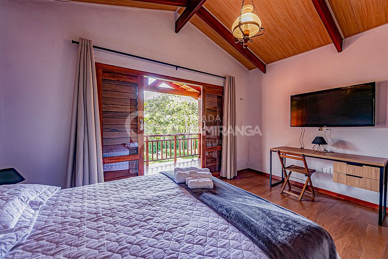 Linda casa com 4 suítes e hidromassagem aquecida em Guaramir