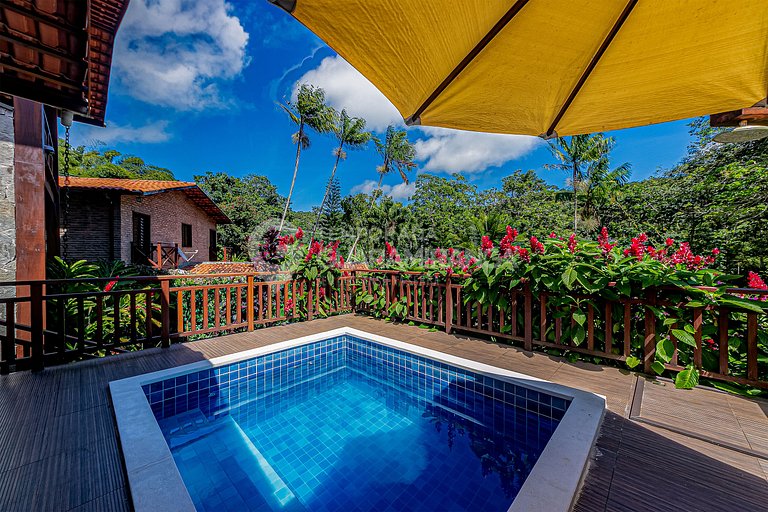 Linda casa com 4 suítes e hidromassagem aquecida em Guaramir