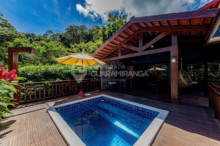 Linda casa com 4 suítes e hidromassagem aquecida em Guaramir