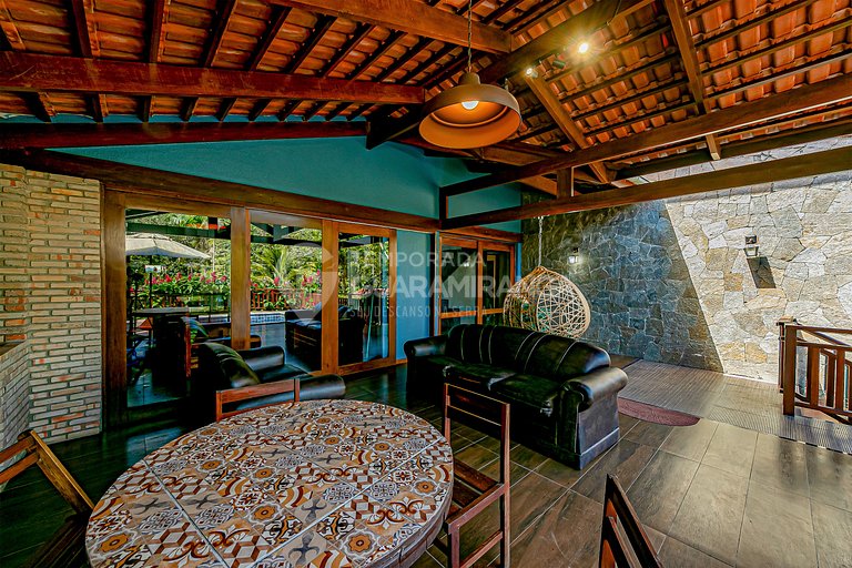 Linda casa com 4 suítes e hidromassagem aquecida em Guaramir
