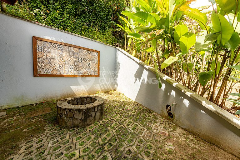 Beautiful House with 4 Suites and Heated Hot Tub in Guaramir