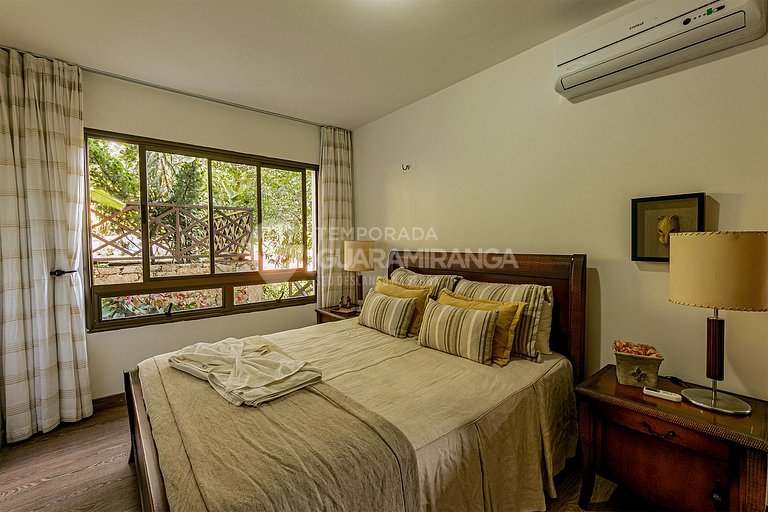 Mansion with 6 suites and hot tub, Monte Flor Condominium