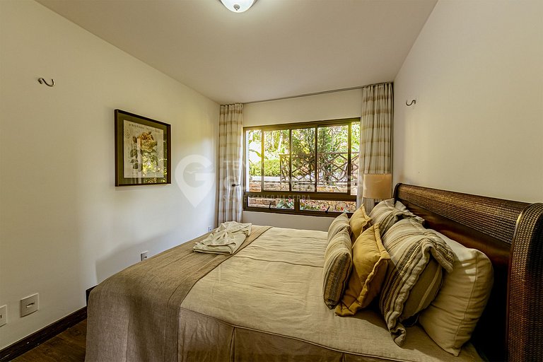 Mansão com 6 suítes e Hidromassagem, Cond. Monte Flor