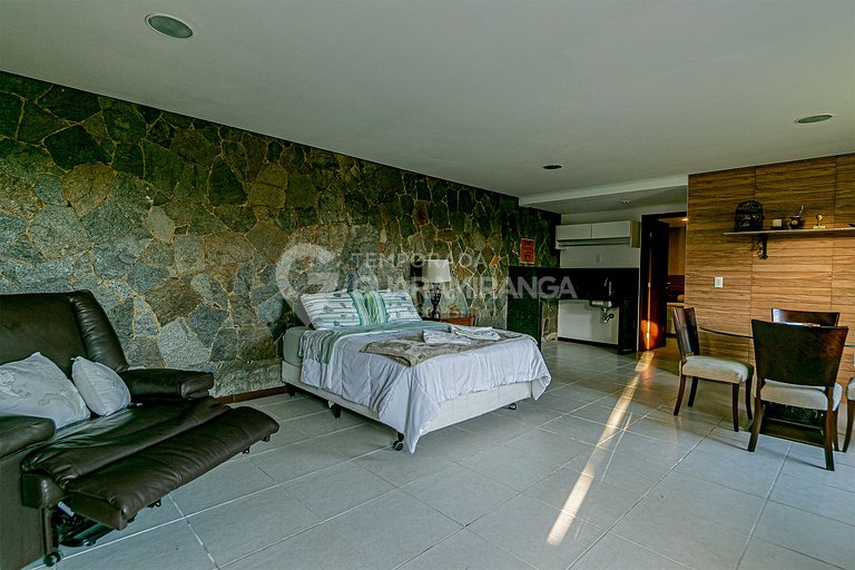 Mansão com 6 suítes e Hidromassagem, Cond. Monte Flor