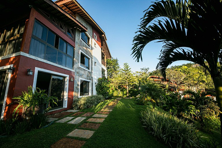 Mansão com 6 suítes e Hidromassagem, Cond. Monte Flor