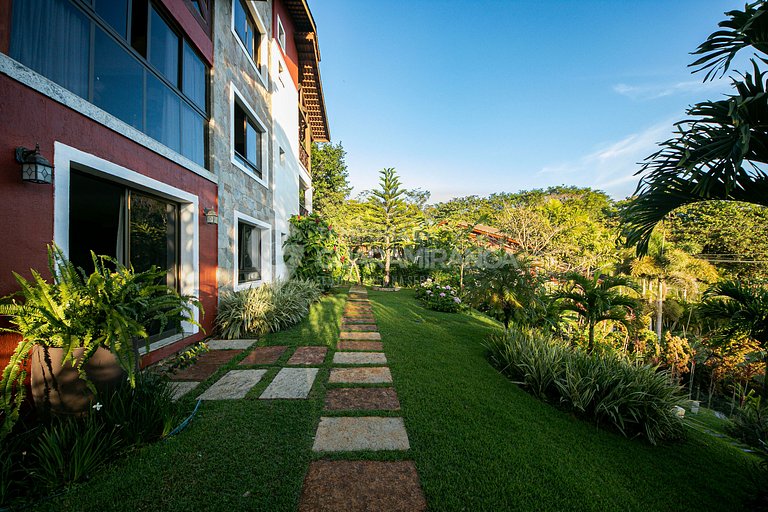 Mansão com 6 suítes e Hidromassagem, Cond. Monte Flor