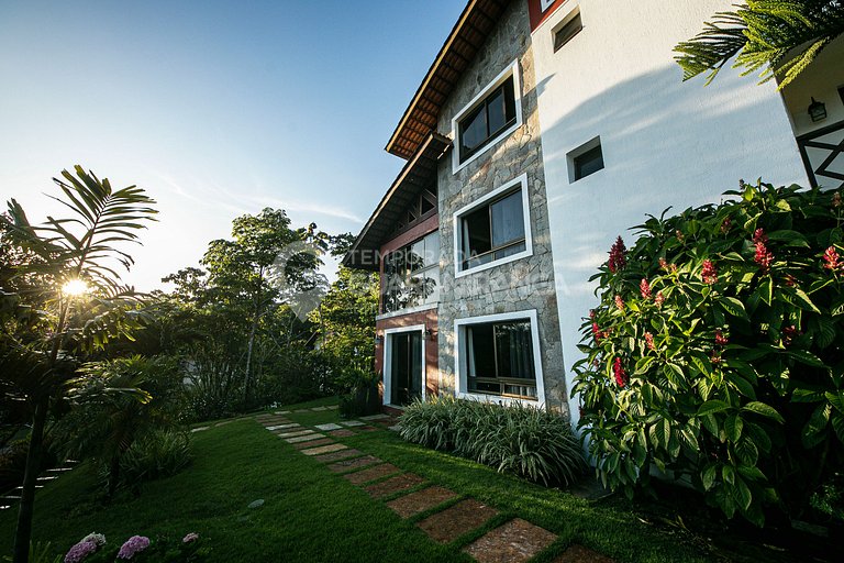 Mansão com 6 suítes e Hidromassagem, Cond. Monte Flor