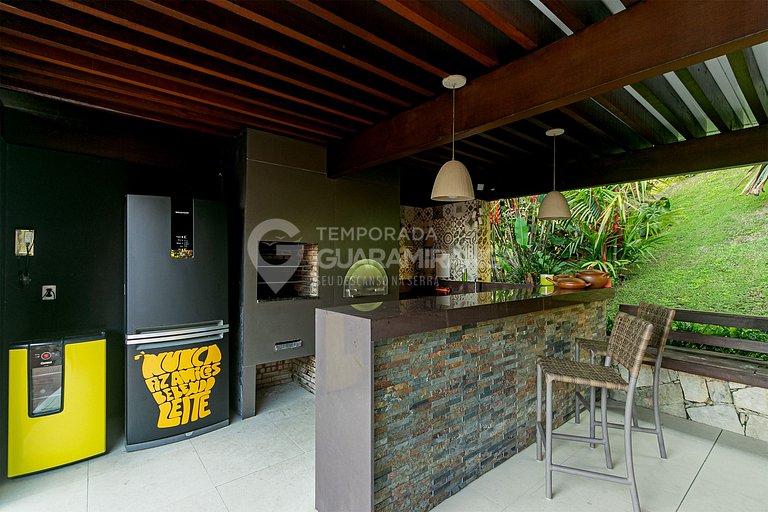 Mansão com 6 suítes e Hidromassagem, Cond. Monte Flor