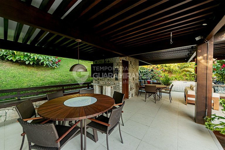 Mansion with 6 suites and hot tub, Monte Flor Condominium