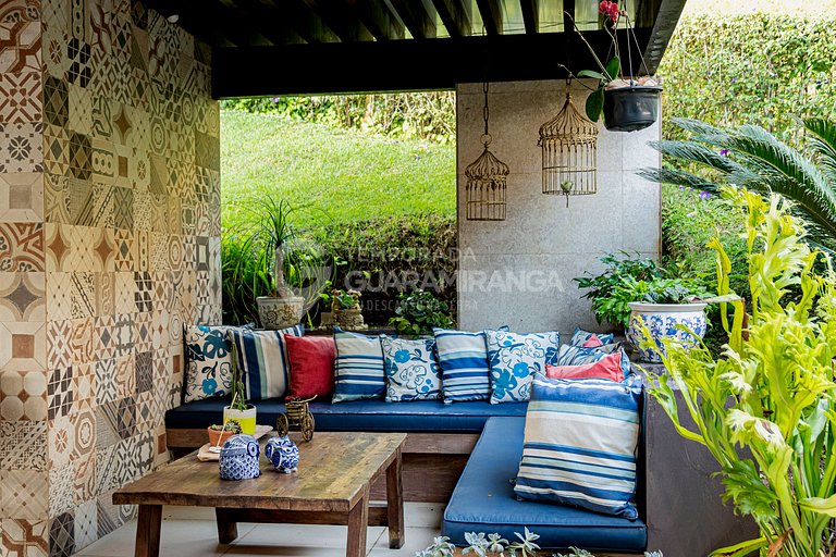 Mansão com 6 suítes e Hidromassagem, Cond. Monte Flor