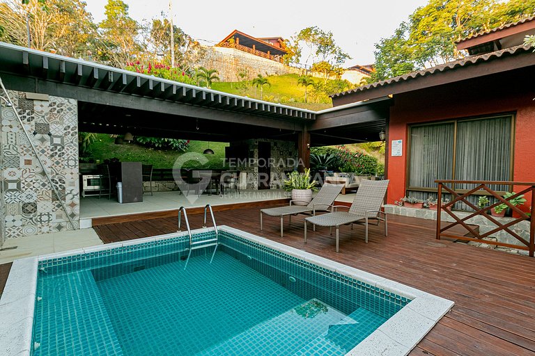 Mansão com 6 suítes e Hidromassagem, Cond. Monte Flor