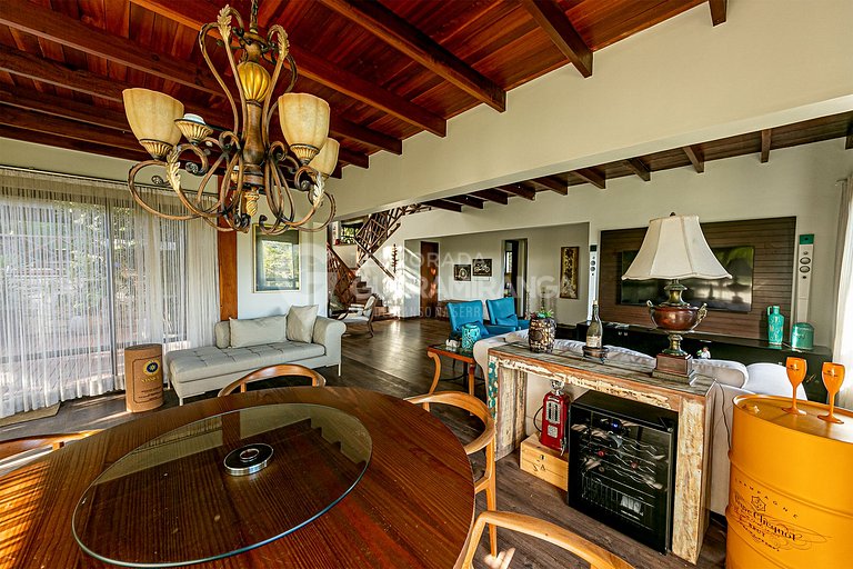 Mansion with 6 suites and hot tub, Monte Flor Condominium