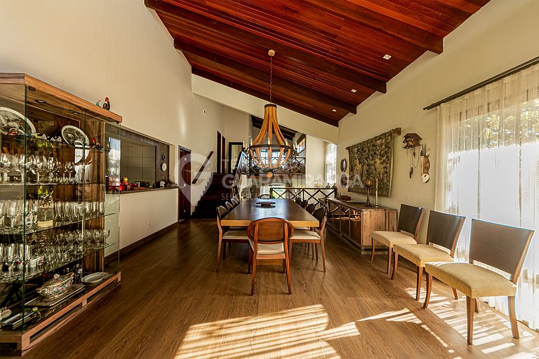 Mansión con 6 suites y jacuzzi, Condominio Monte Flor