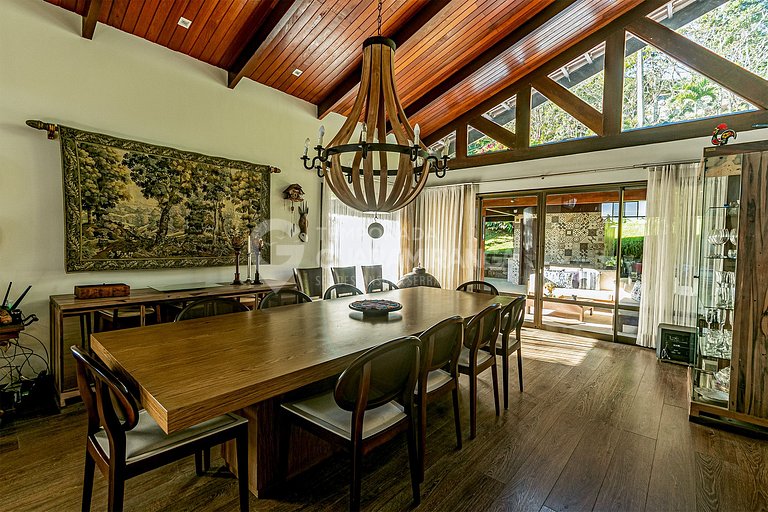 Mansion with 6 suites and hot tub, Monte Flor Condominium