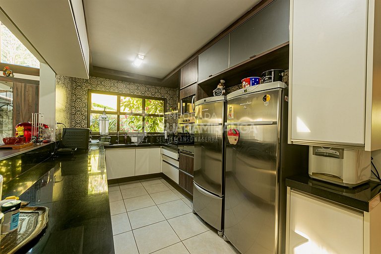 Mansão com 6 suítes e Hidromassagem, Cond. Monte Flor