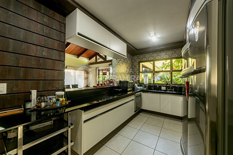 Mansión con 6 suites y jacuzzi, Condominio Monte Flor