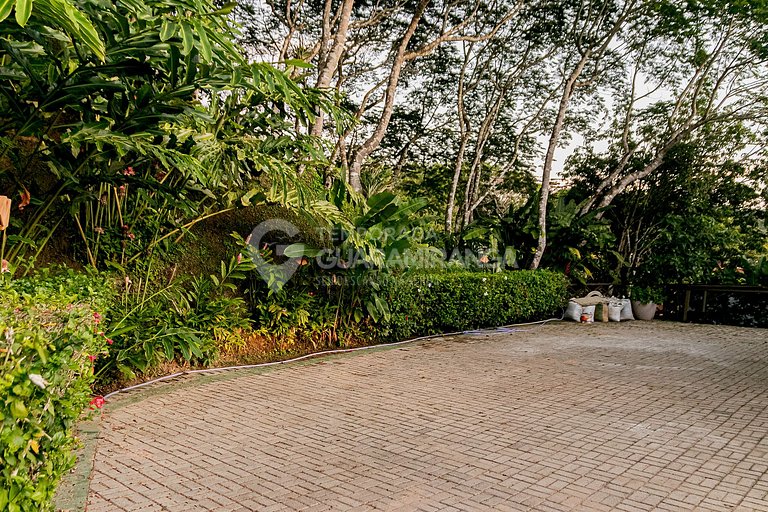 Mansion with 6 suites and hot tub, Monte Flor Condominium