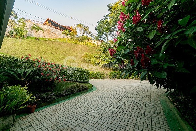 Mansão com 6 suítes e Hidromassagem, Cond. Monte Flor