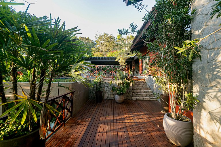 Mansión con 6 suites y jacuzzi, Condominio Monte Flor