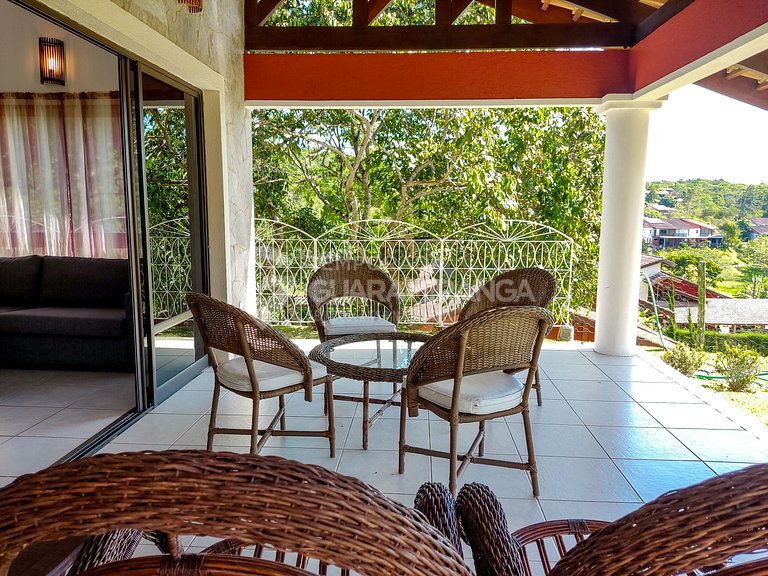 Casa con 5 Suites en Cond. Monte Flor (Casa 09)
