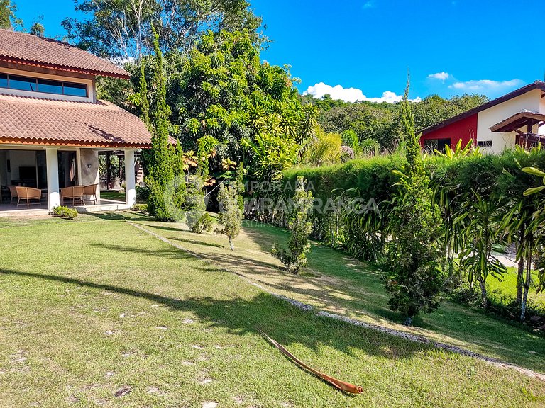 House with 5 Suites in Monte Flor Condominium (Casa 08)