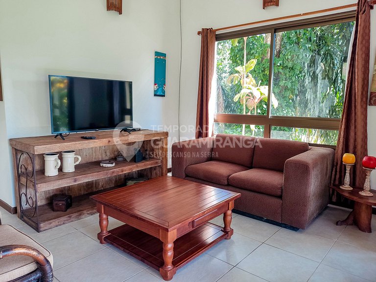 House with 5 Suites in Monte Flor Condominium (Casa 08)