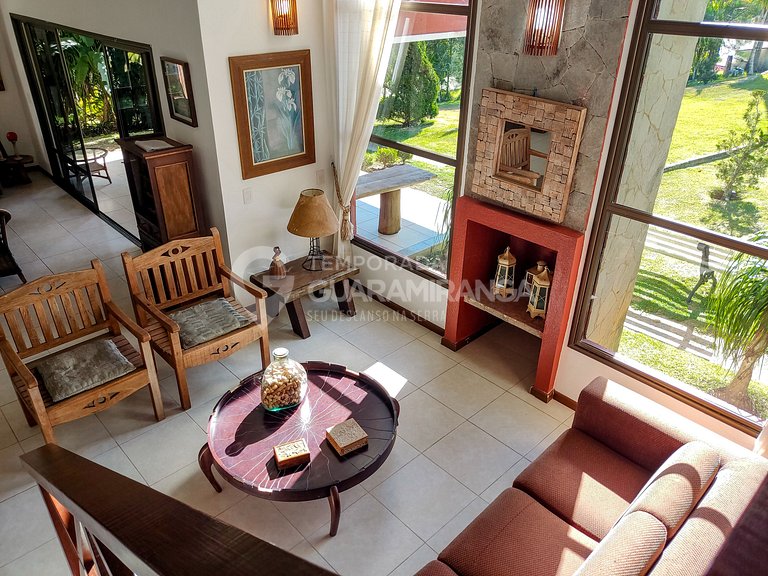 House with 5 Suites in Monte Flor Condominium (Casa 08)