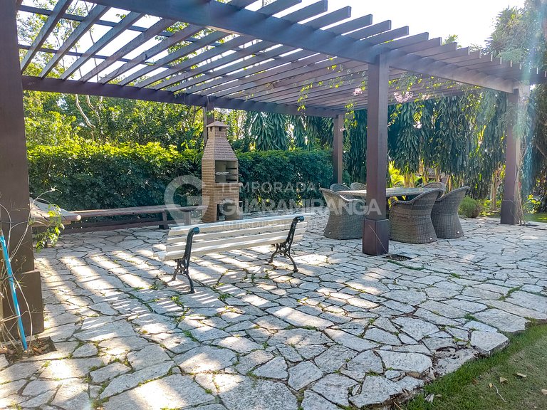 House with 5 Suites in Monte Flor Condominium (Casa 08)