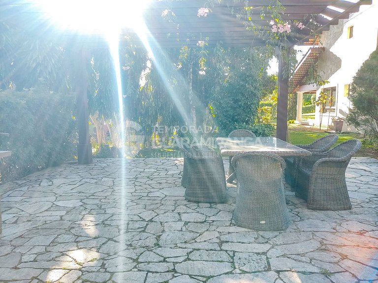 House with 5 Suites in Monte Flor Condominium (Casa 08)