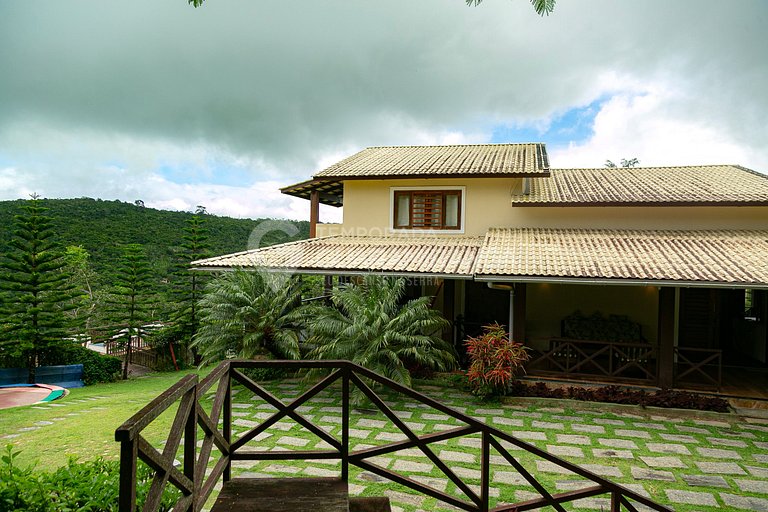 Casa con 5 suites y vista espectacular