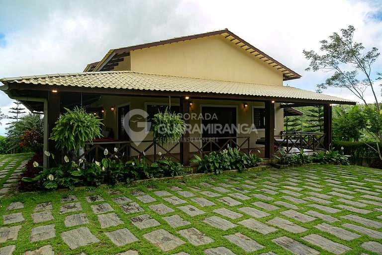 Casa con 5 suites y vista espectacular